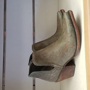Excellent condition Womens Ariat Dixon